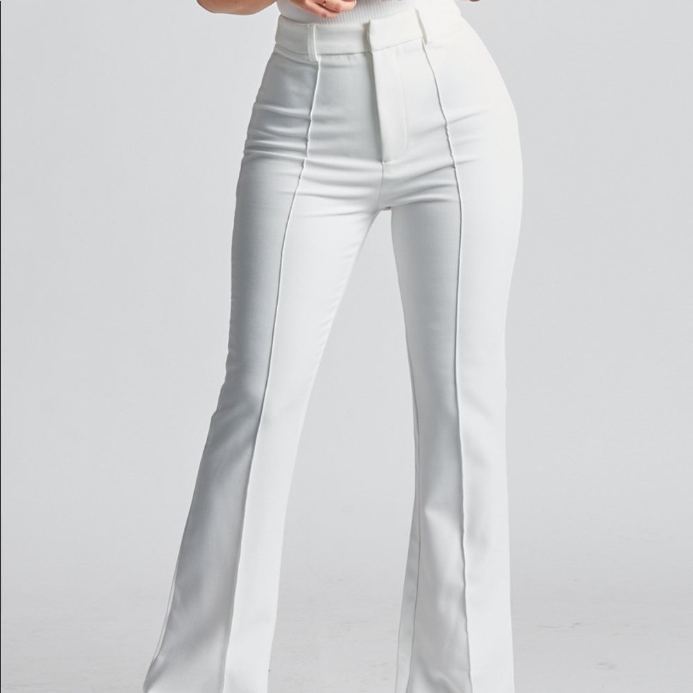 Because of Alice white trousers